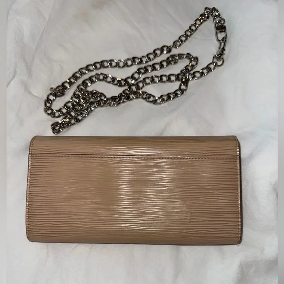 Louis Vuitton EPI Sarah Envelope Wallet - Picture 5 of 10